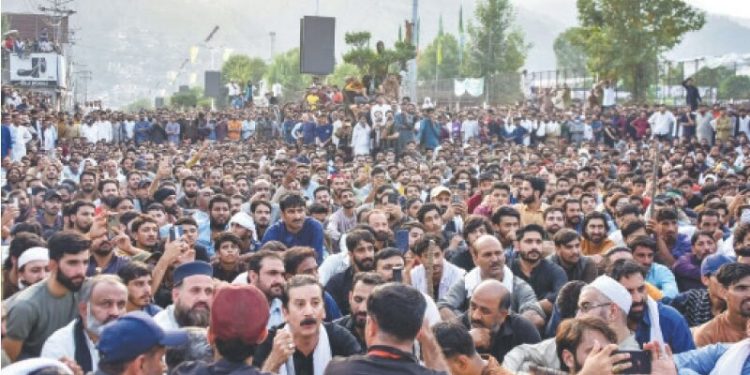 AJK paralysed by competing protests, communications blackout