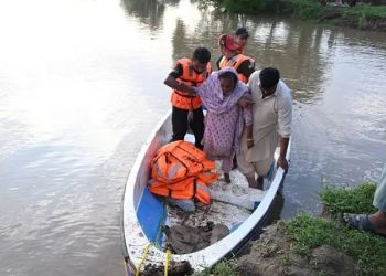 Boatmen Reportedly Charging Flood Victims for Rides