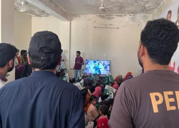 Deputy Commissioner Watches Pakistan-India Asia Cup with Flood Relief Camp Families in Bahawalnagar