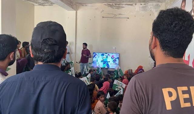 Deputy Commissioner Watches Pakistan-India Asia Cup with Flood Relief Camp Families in Bahawalnagar