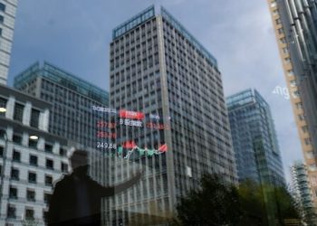 Dollar weak on rate outlook, gold hits record high