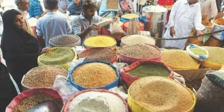 Finance Minister reviews food prices, inflationary trends amid flood impact - Business & Finance