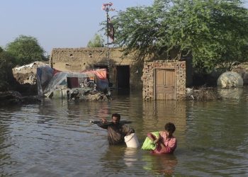 Floods disrupt food supply chain, trigger price surge in Pakistan; inflation outlook under threat