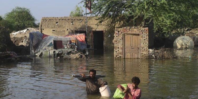 Floods disrupt food supply chain, trigger price surge in Pakistan; inflation outlook under threat