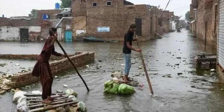 Heavy rain, overflowing rivers cause fresh flooding in northern Pakistan, India