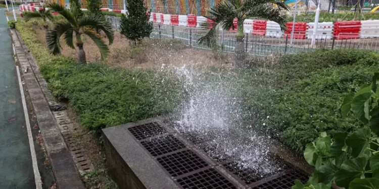 Hong Kong shuts down ahead of world’s biggest typhoon this year