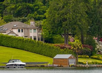 I visited the billionaire hideaway of the Pacific Northwest and clocked 5 signs of extreme wealth and luxury