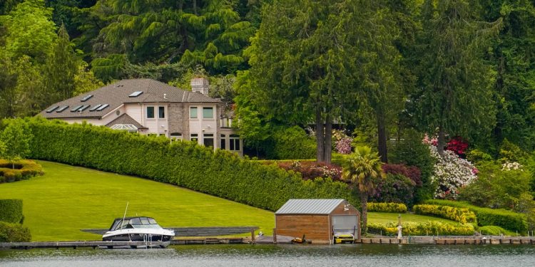 I visited the billionaire hideaway of the Pacific Northwest and clocked 5 signs of extreme wealth and luxury