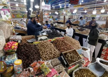 Inflation expected to hit 11-month high amid flood-induced food price hike in Pakistan - Business & Finance