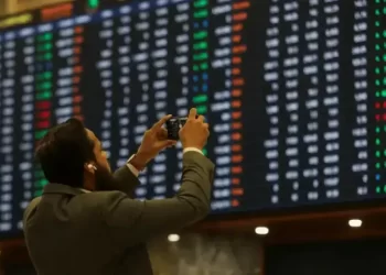 KSE-100 crosses 158,000 level amid strong buying momentum