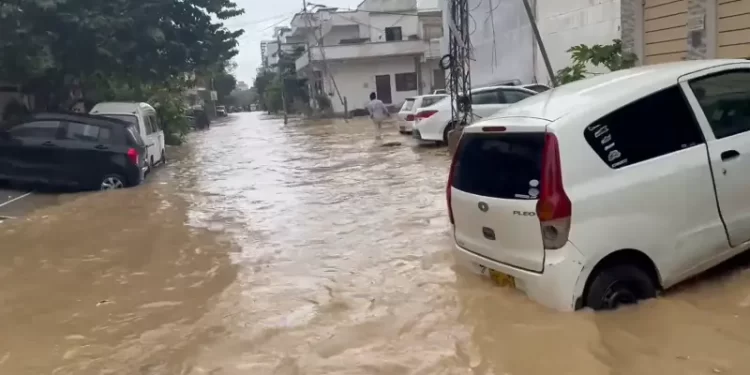 Karachi rain deaths rise to 6; over 300 relocated as heavy showers swell Lyari, Malir rivers