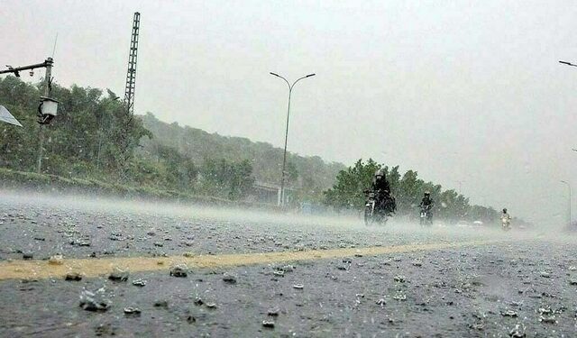 Monsoon havoc: CM and mayor draw ire of small traders - Pakistan