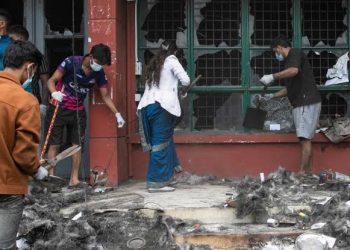 Nepali Gen Z Return to Streets, Lead Clean-Up After Protests