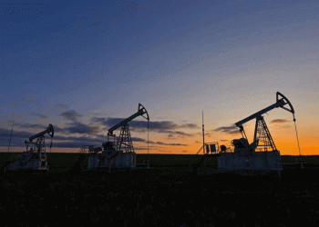 Oil heads for first weekly loss in three as supply glut looms