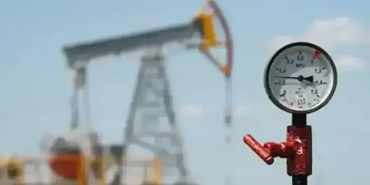 Oil prices extend losses on oversupply, US demand concerns