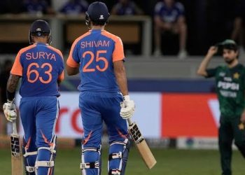 Our Team did Wrong by Not Shaking Hands with Pakistani Players: Indian Fans in Dubai Criticize Their Team