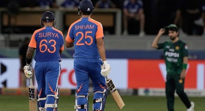 Our Team did Wrong by Not Shaking Hands with Pakistani Players: Indian Fans in Dubai Criticize Their Team