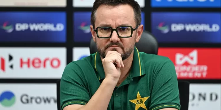 Pakistan’s Coach Mike Hesson’s Important Message for Players Ahead of Clash Against India