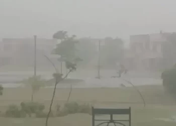 Parts of Karachi receive rain as Met Office warns of urban flooding