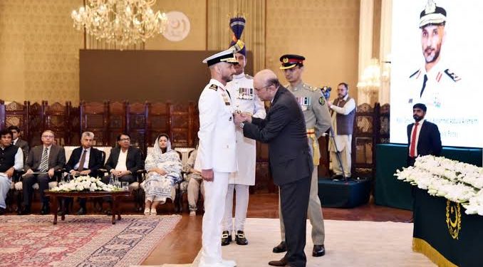 President Zardari confers Nishan-e-Imtiaz on UAE Naval Chief