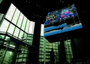 Stocks rise as prospect of Fed easing trumps political uncertainty