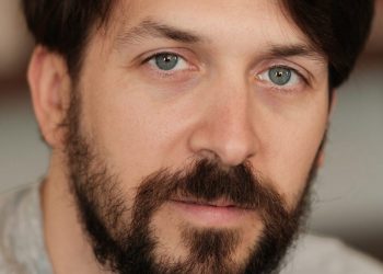 Superintelligence could wipe us out if we rush into it &mdash; but humanity can still pull back, a top AI safety expert says