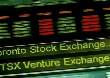 TSX scales fresh record high on gold, energy stocks