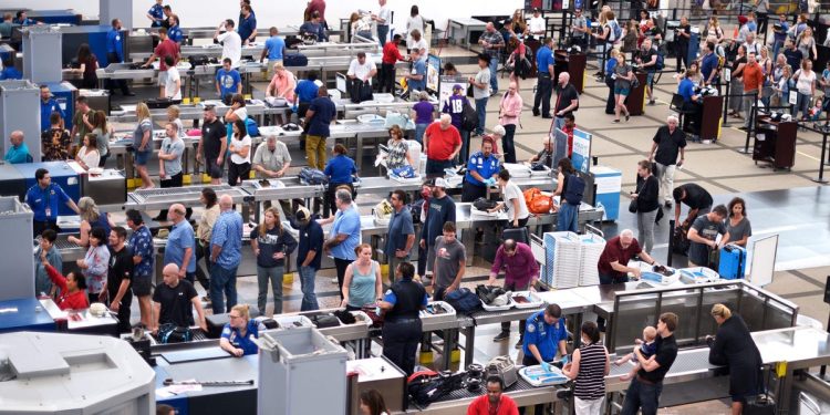 The 20 biggest airports in the US and Canada, ranked by how satisfied passengers are