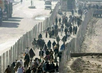 Thousands of Afghans expelled from Pakistan despite quake