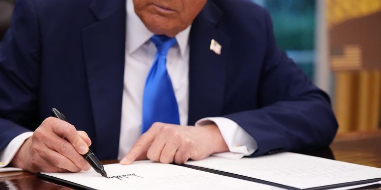 White House says Trump's H-1B visa changes will only affect new applicants