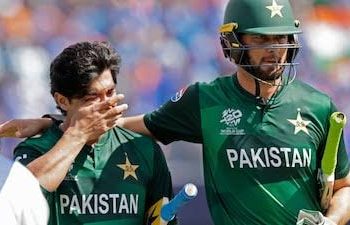 ‘I am Speechless’, Waqar Younis on Collapse of Pakistan Batting