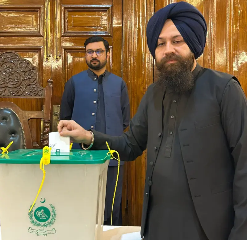  JUI-F’s Gurpal Singh casts his vote for Senate by-polls at KP Assembly on Oct 30, 2025. — via author 
