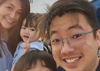 A 39-year-old accountant knew AI was coming for his job &mdash; so he started vibe coding