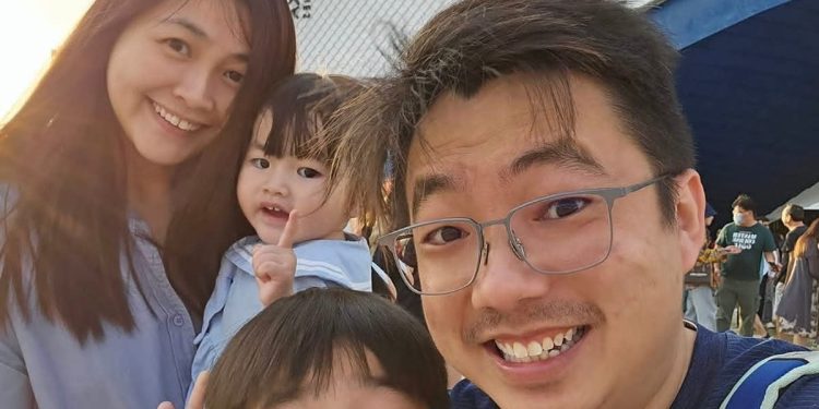 A 39-year-old accountant knew AI was coming for his job &mdash; so he started vibe coding