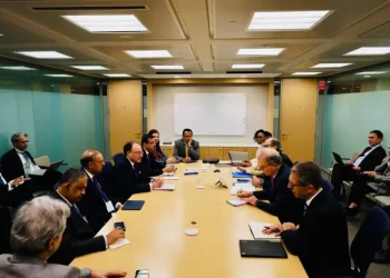 Aurangzeb, IMF’s Jihad Azour review EFF progress; stresses need for macroeconomic discipline