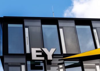 Big Four giant EY is all in on AI &mdash; and it's paying off
