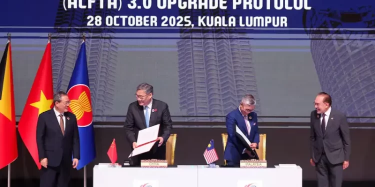 China and ASEAN, hit by US tariffs, sign upgraded free trade pact