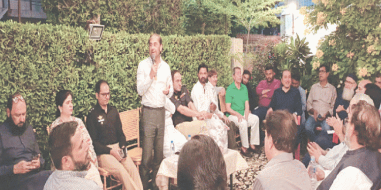 DHA Karachi residents raise civic concerns in rare meeting with authorities
