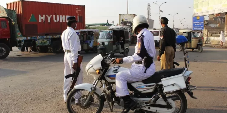 DIG Traffic’s vehicle runs afoul of Karachi’s new e-challan initiative, fined Rs10,000