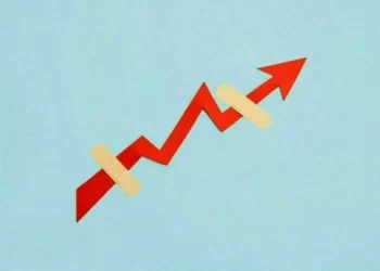 Economists warn Pakistan risks prolonged economic stagnation as growth outlook dims