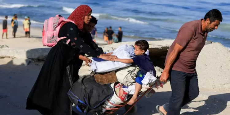 Gazans stream back home as Israel-Hamas ceasefire holds