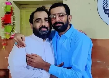 Ghotki journalist Tufail Rind shot dead by unknown assailants in presence of his children: police