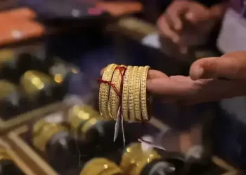 Gold hits new record high in Pakistan, up Rs5,400 per tola