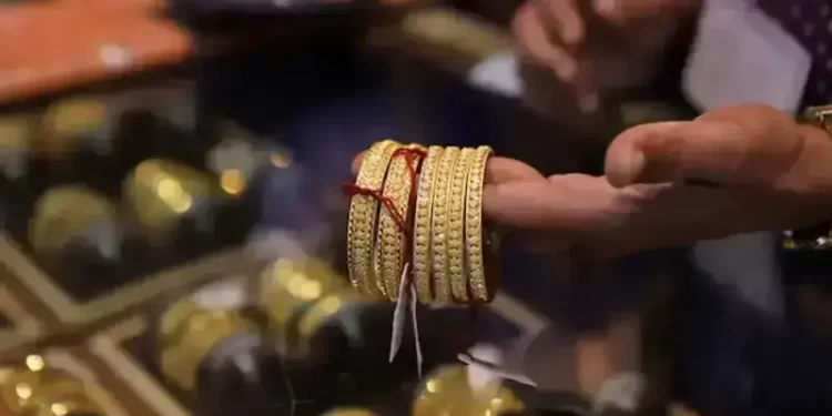 Gold hits new record high in Pakistan, up Rs5,400 per tola