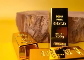 Gold price per tola falls Rs14,000 in Pakistan