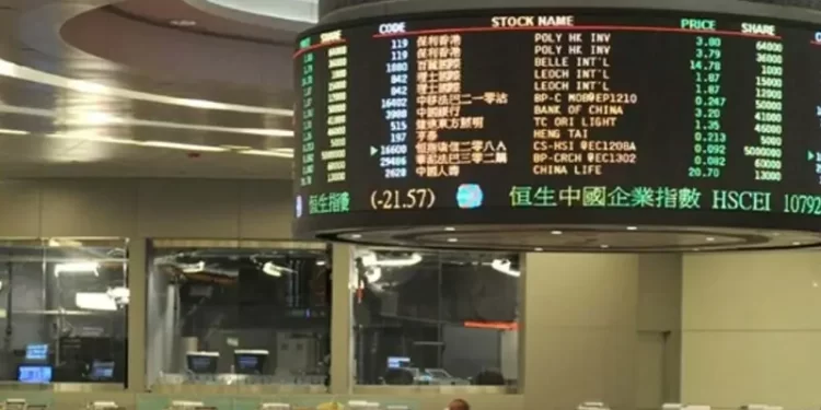 Hong Kong stocks plunge more than 3% by break