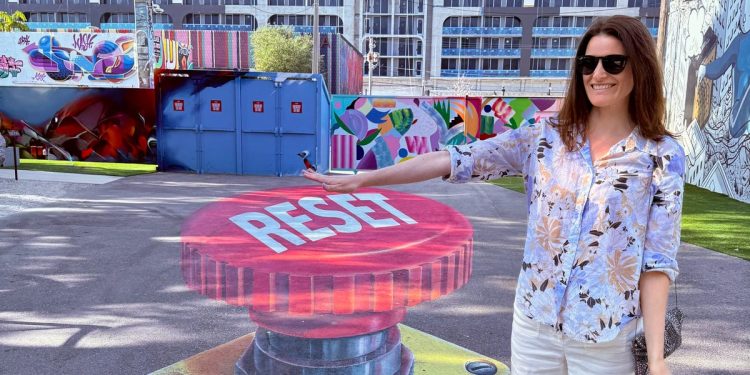 I furnished my post-divorce home for free. It taught me the importance of community.