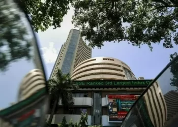 India stock benchmarks to open higher on strong earnings from lenders, global cues