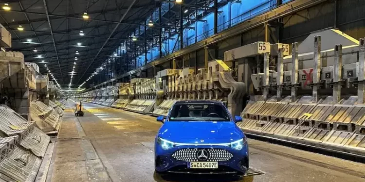 Mercedes-Benz profit plunges on China slump and US tariffs