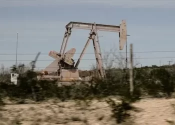 Oil edges up as US, China tamp down trade tension